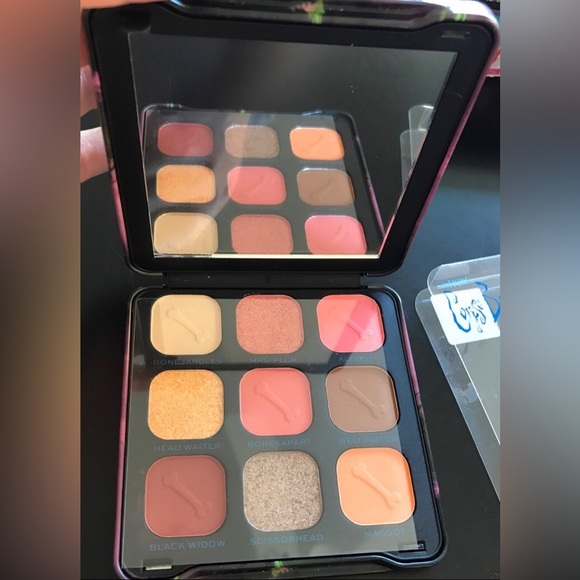 Eyeshadow Palette - Picture 3 of 4